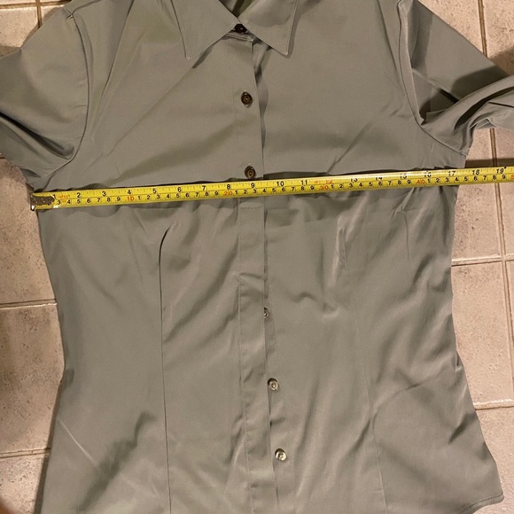 🌷3/$25🌷 Tailored shirt - Picture 3 of 6